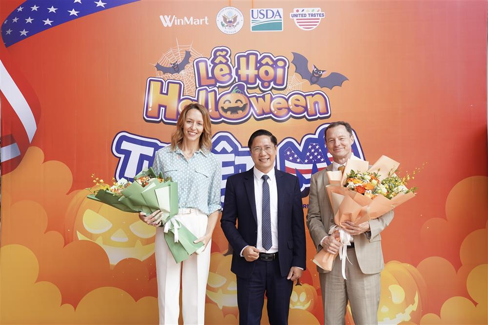 Hệ thống bán lẻ WinMart phối hợp cùng Đại sứ quán Hoa Kỳ tại Hà Nội, phòng Đối ngoại Nông nghiệp khai mạc “Lễ hội Halloween tuyệt mỹ 2024